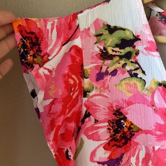 VINCE CAMUTO Floral Ruffle Sleeve Button Down Blouse - Picture 6 of 8